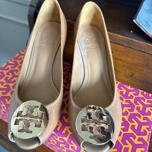 TORY BURCH Wedge heel.